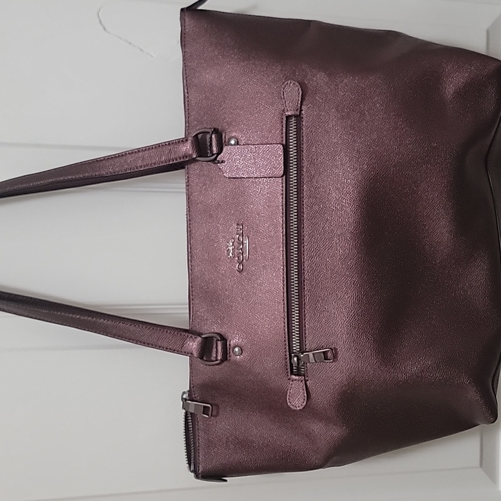 Coach tote metallic purple slightly used 1 week, in excellent condition, zipper